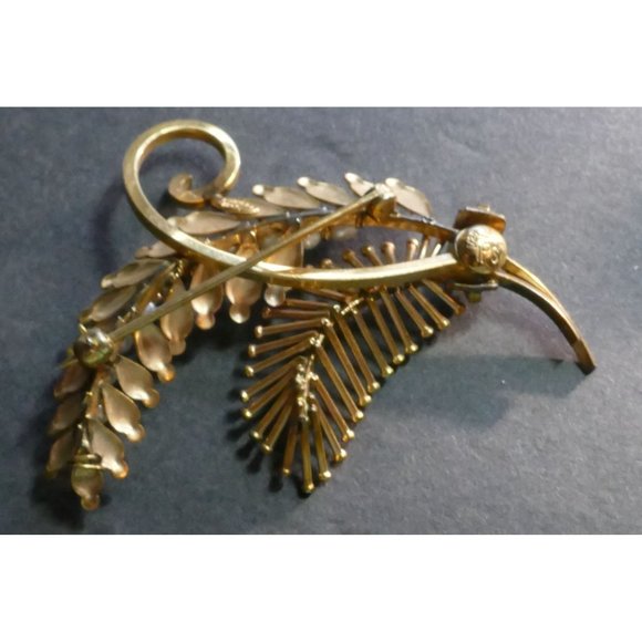 Signed IPS 1/20 12K GF & Pearl Brooch - Beautiful Botanical Design - Picture 6 of 8